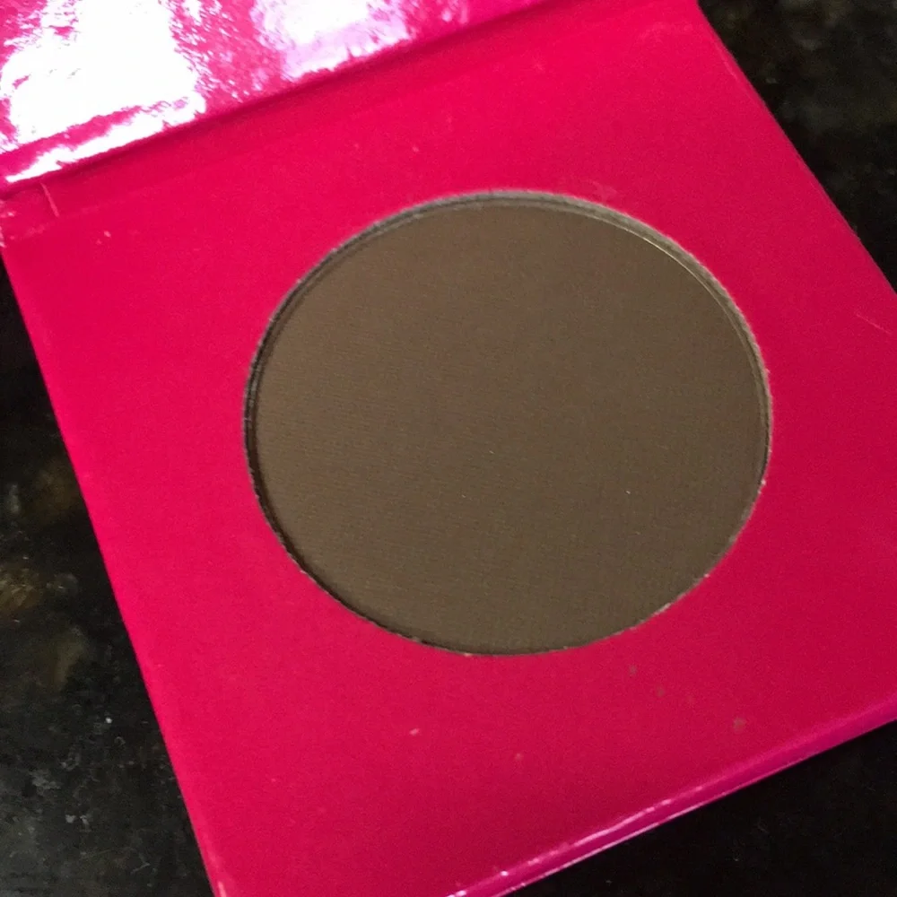 Bedhead Cyberoptics Brown eyeshadow single